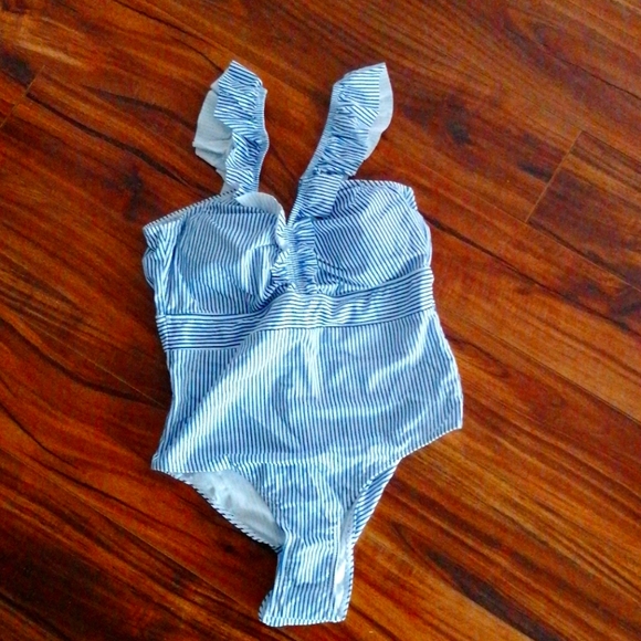 One-peace swimsuit - Picture 1 of 3